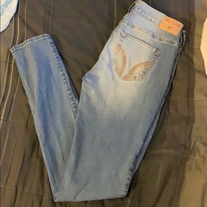 Hollister Super Skinny ( Sz 5L....w27, L33)